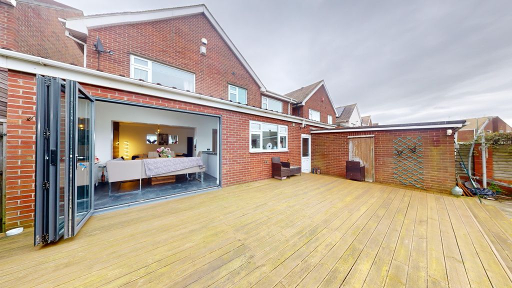Property photo 2 of 33 3074776