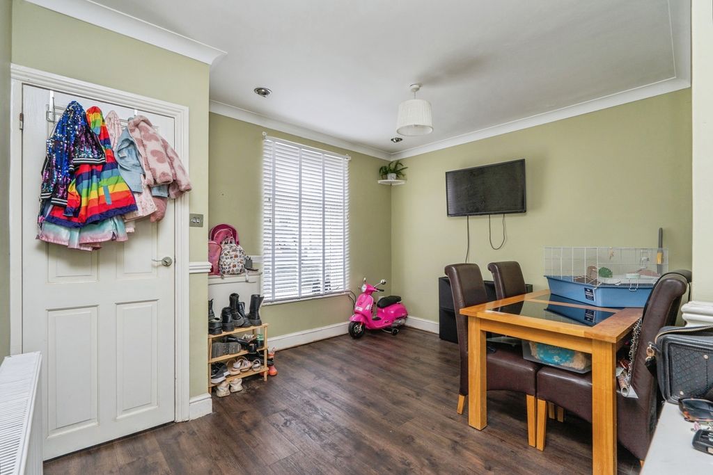 Property photo 3 of 17 Photo