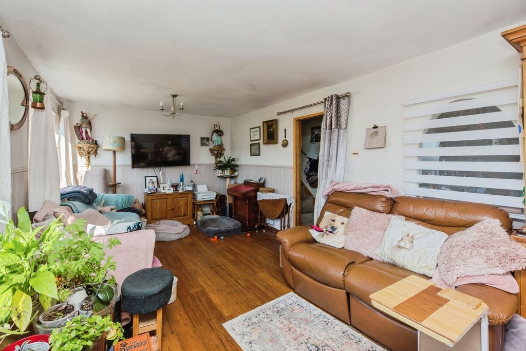 Property photo 3 of 16 Pbox-Img.Jpg