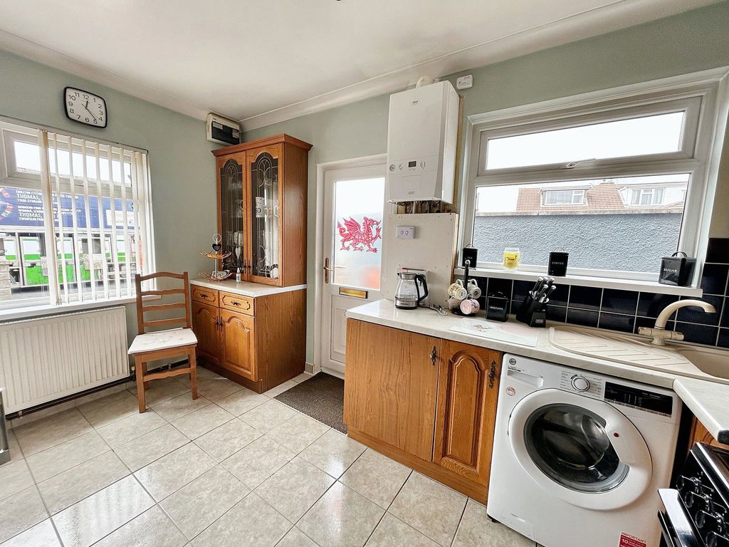 Property photo 3 of 25