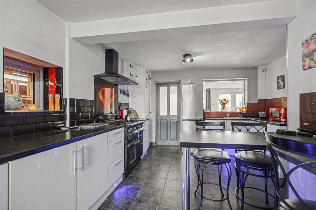 Property photo 3 of 32 Kitchen_2.Jpeg