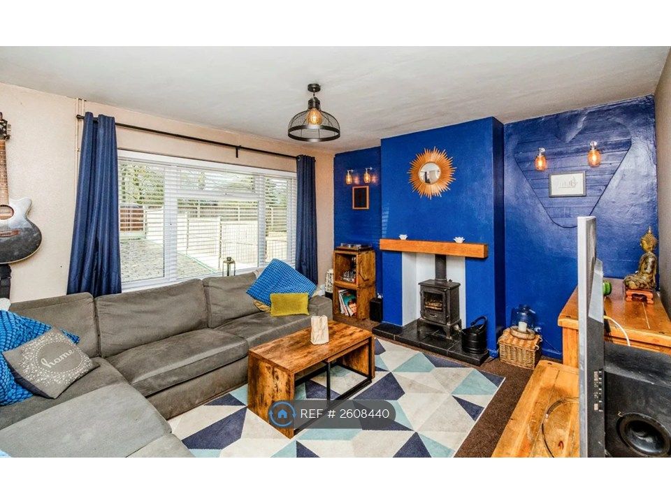 Property photo 1 of 6 Living Room