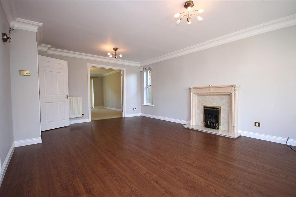 Property photo 2 of 35