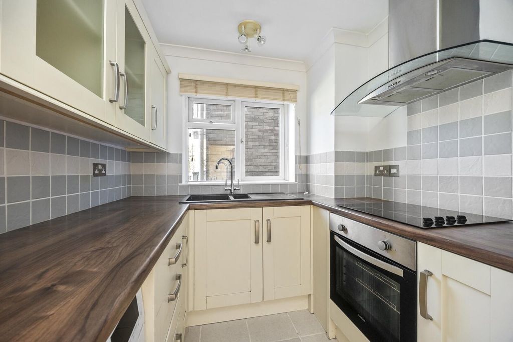 Property photo 3 of 20 Kitchen