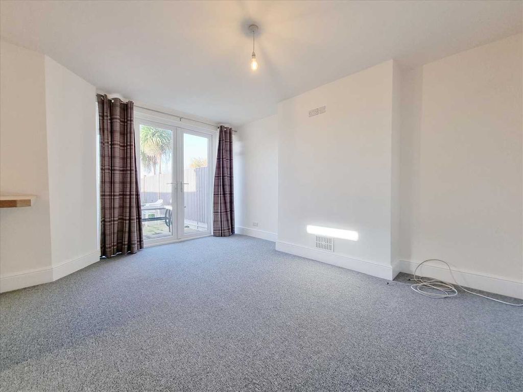 Property photo 3 of 11 Dining Room: