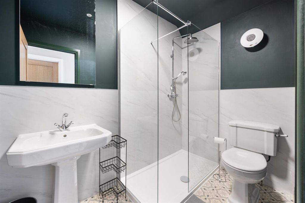 Property photo 2 of 7 Communal Bathroom