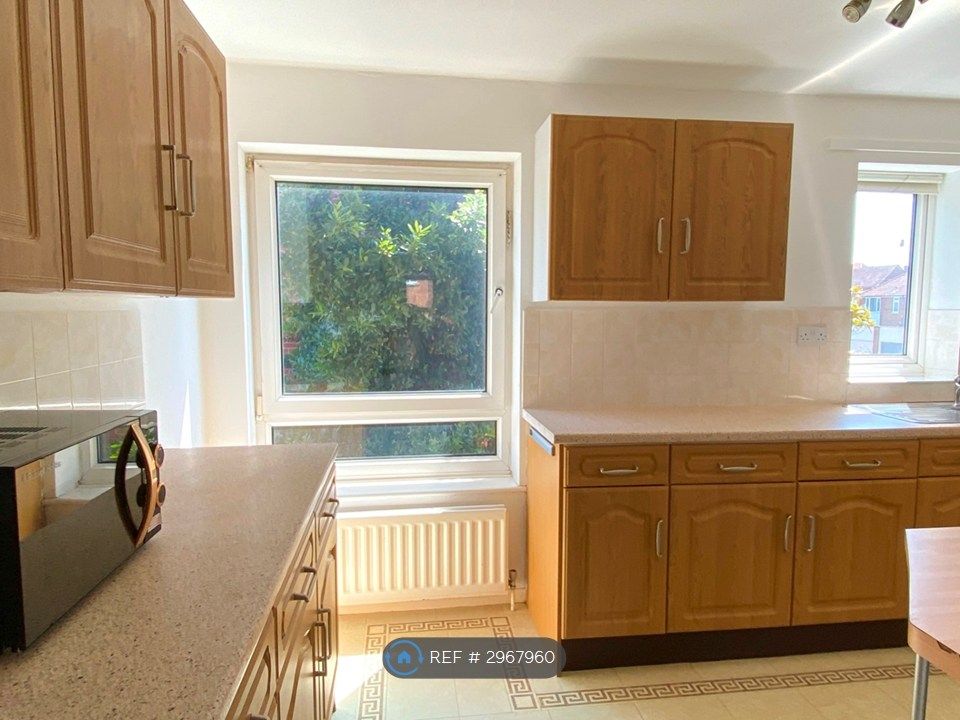 Property photo 3 of 16 Kitchen