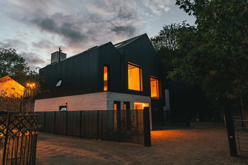 Property photo 1 of 40 Exterior