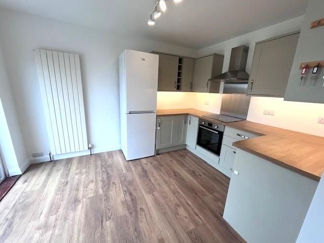 Property photo 3 of 15 Kitchen 5.Jpg