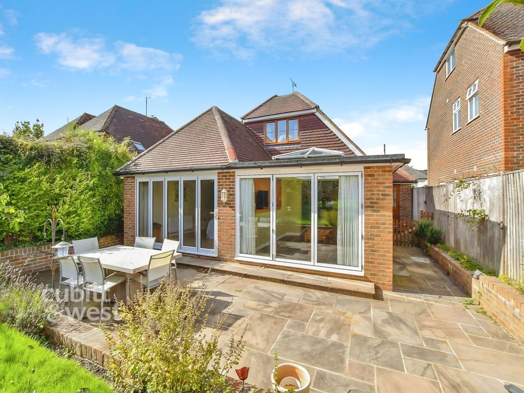 Property photo 2 of 17 204E75E2-21