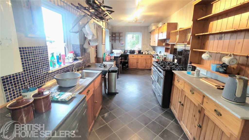 Property photo 2 of 16 Picture No. 11