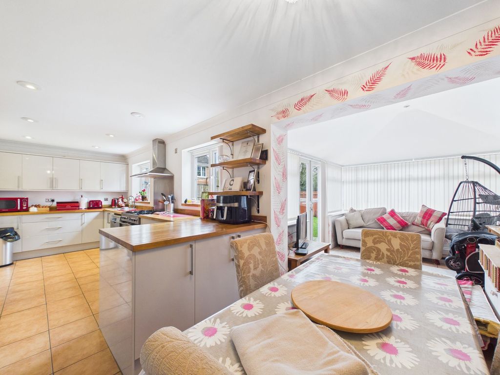 Property photo 2 of 28