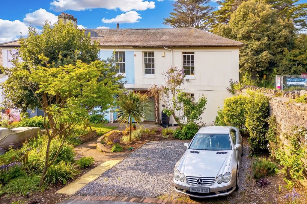 Property photo 2 of 19