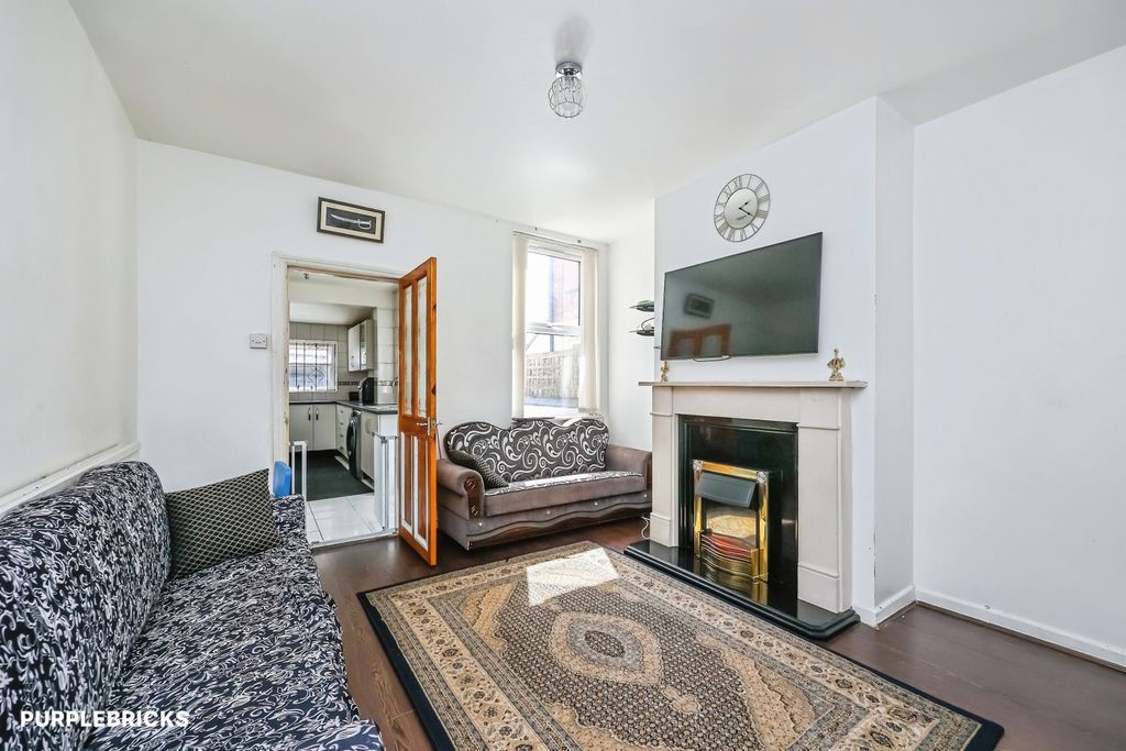 Property photo 3 of 17