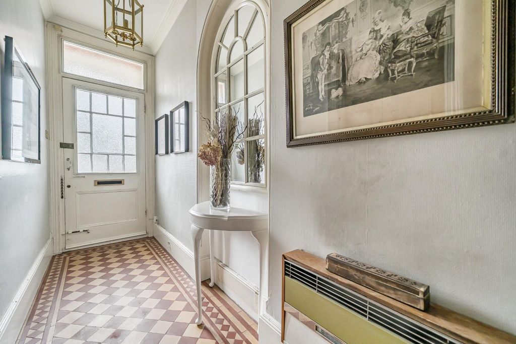 Property photo 2 of 18