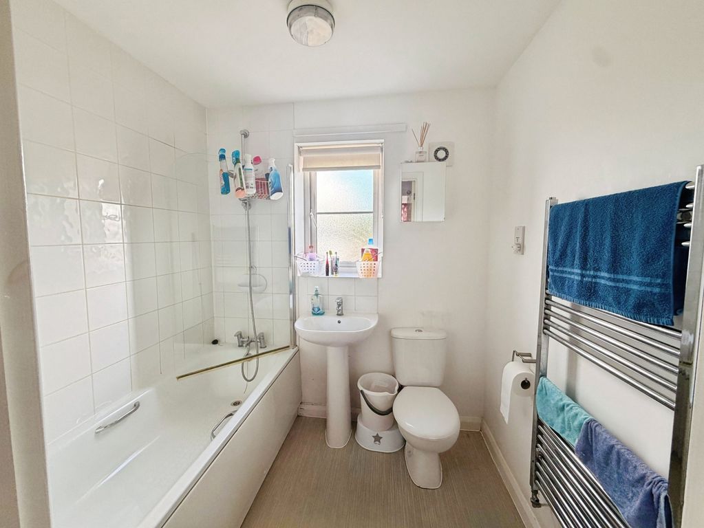 Property photo 1 of 7 Bathroom