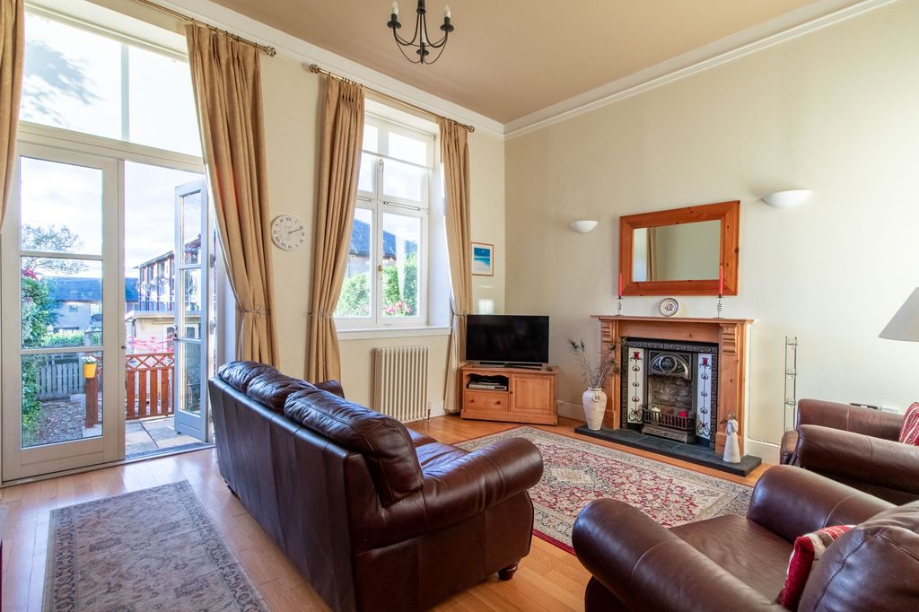 Property photo 3 of 32