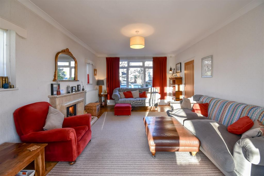 Property photo 3 of 43 Living Room