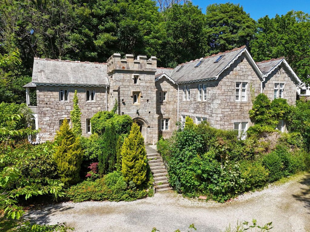 Property photo 1 of 52