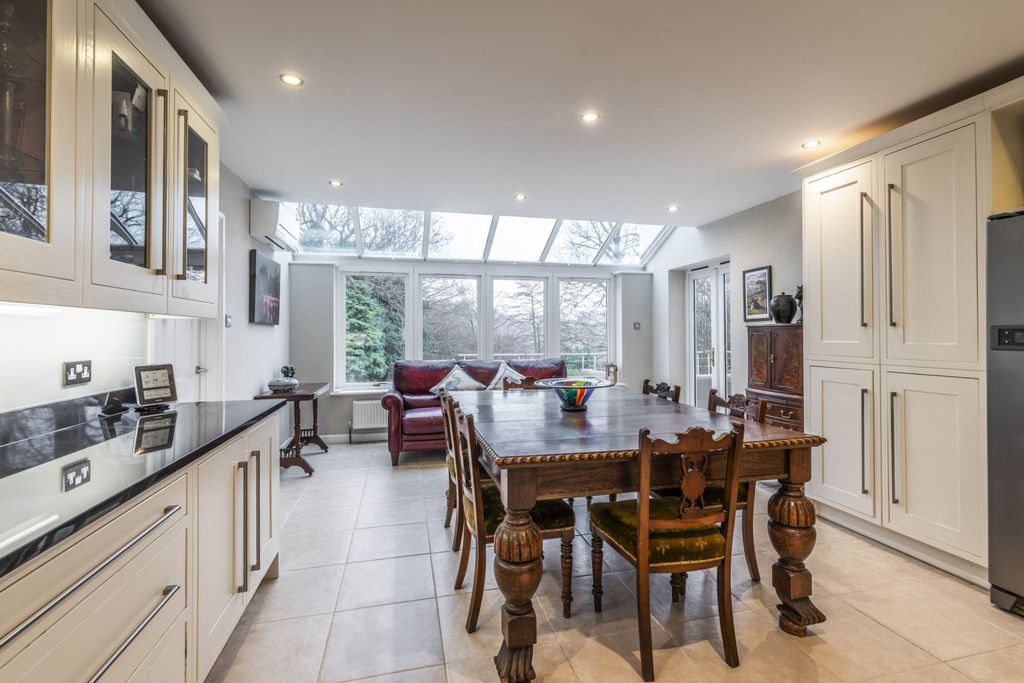 Property photo 3 of 25