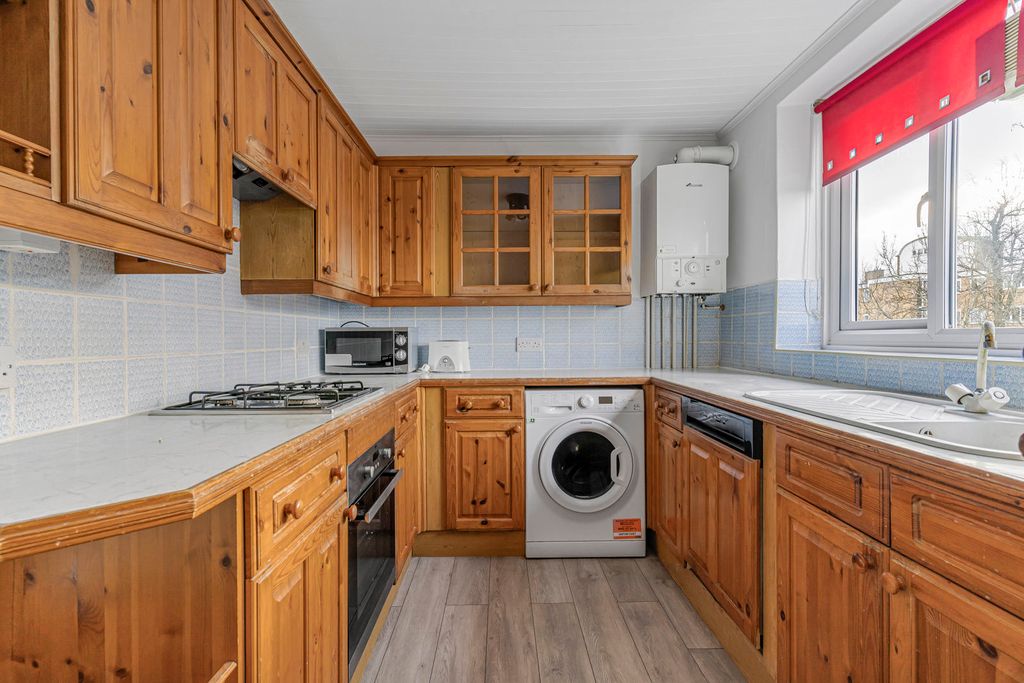 Property photo 3 of 19 Kitchen