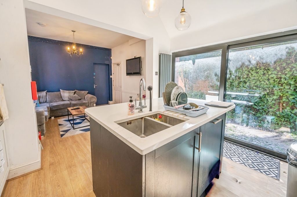 Property photo 2 of 17 Kitchen Lounge