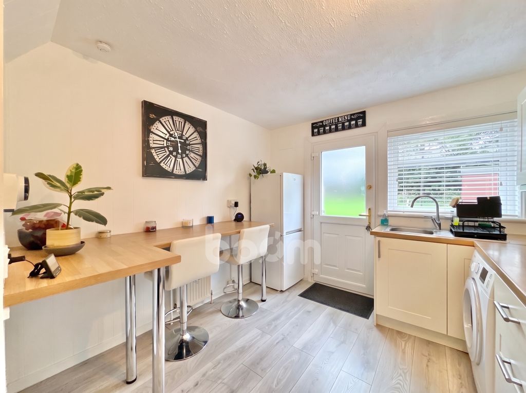 Property photo 3 of 20 Oakwood Drive, Beith Kitchen Pic
