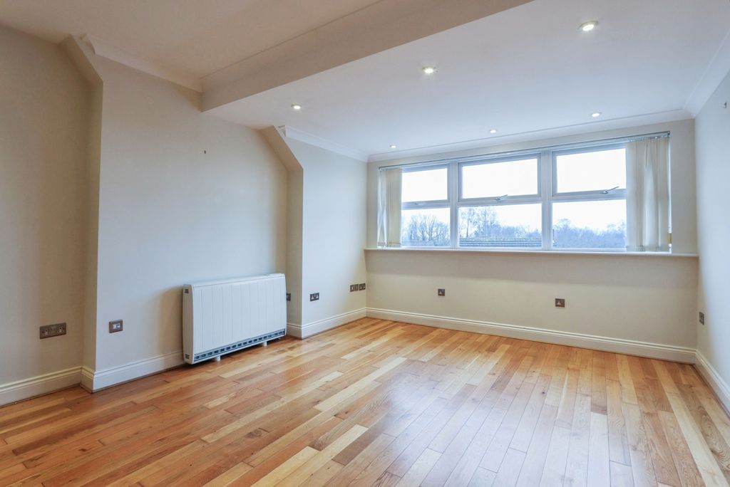 Property photo 2 of 20 Lounge