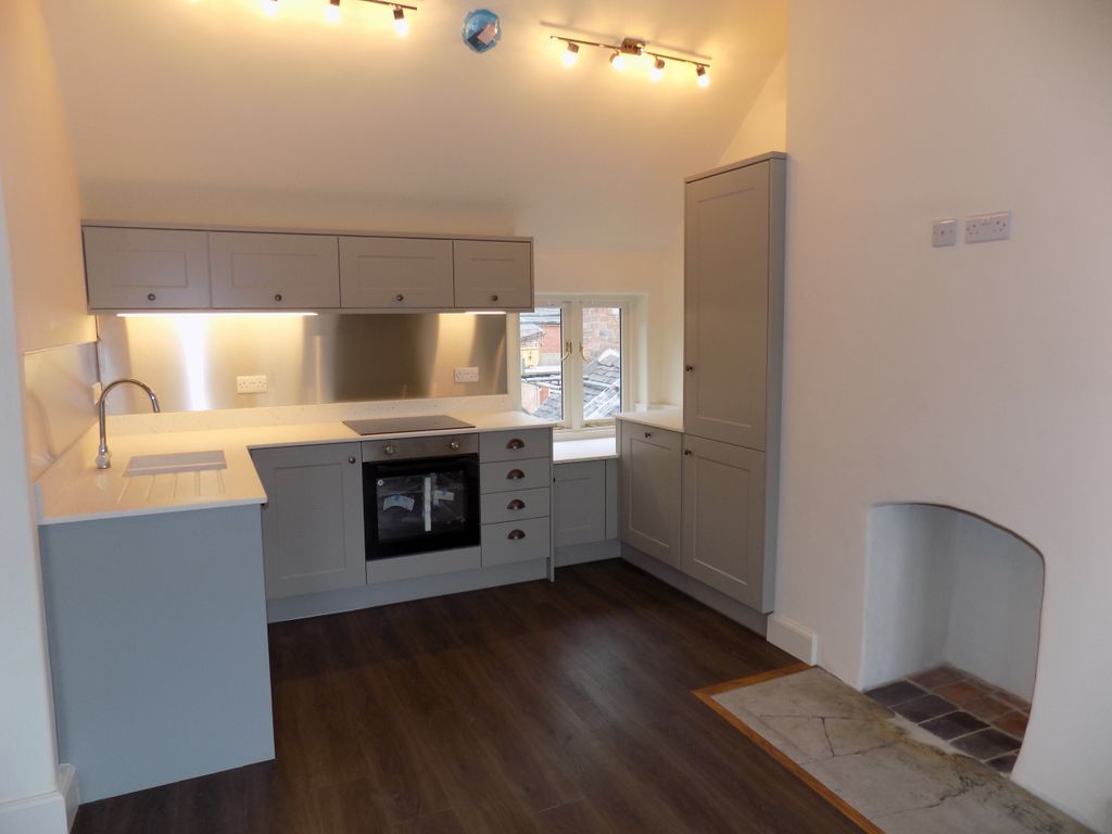 Property photo 3 of 8 Kitchen No