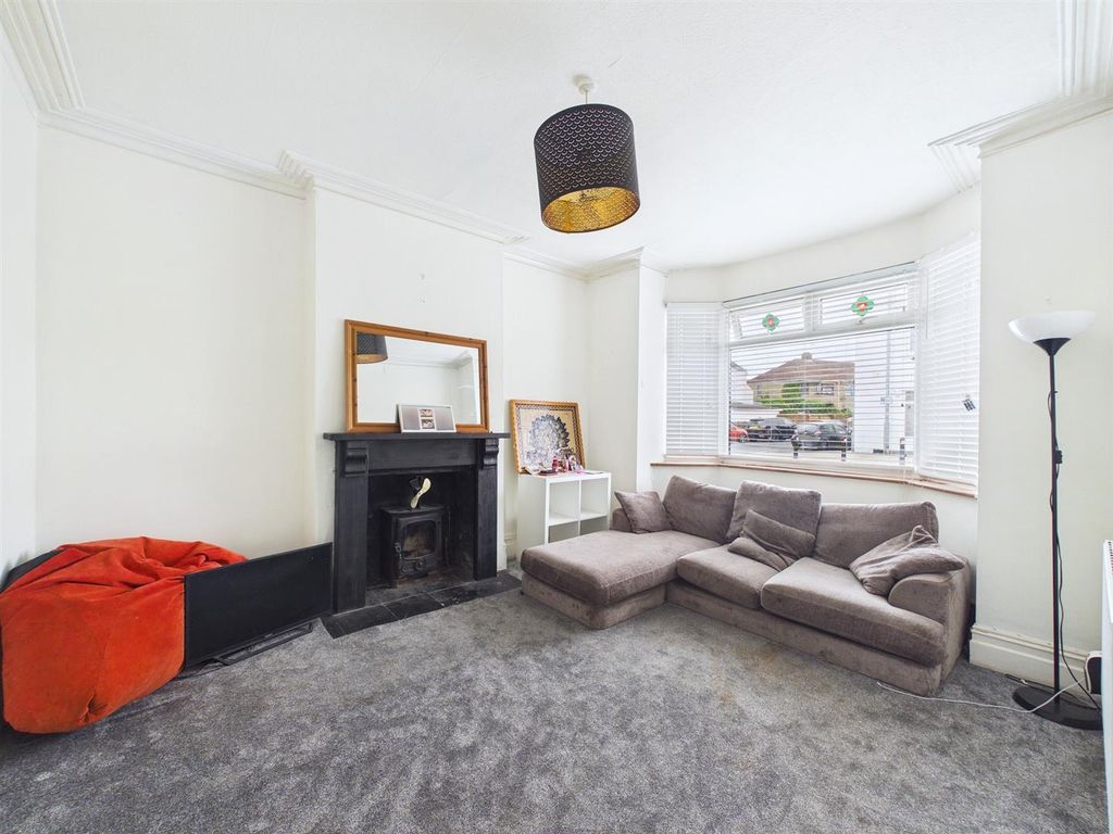 Property photo 2 of 17 2 - Five Bedroom House In Hanham.Jpg