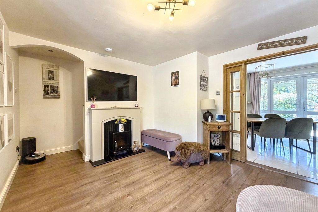 Property photo 2 of 25 5142842