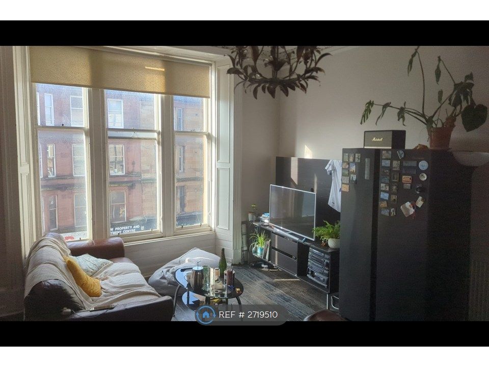 Property photo 3 of 7 Living Room