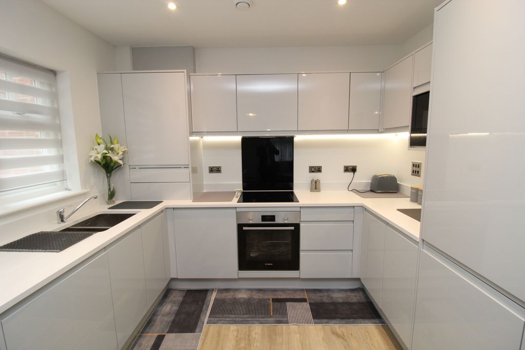 Property photo 1 of 8 Kitchen