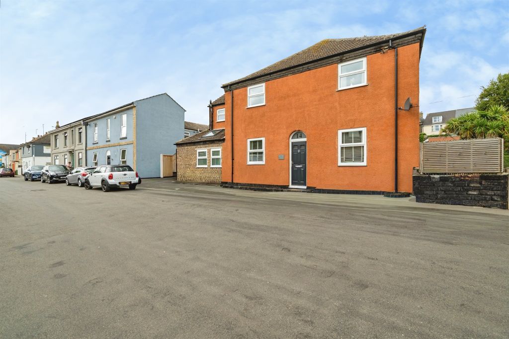 Property photo 1 of 18