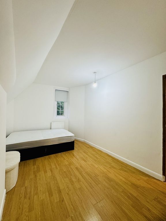 Property photo 1 of 6 1 Bed Flat To Rent Uxbridge Road, London W12