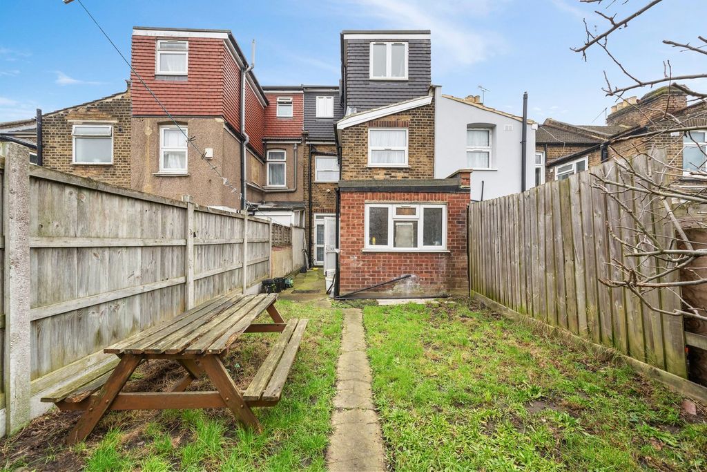 Property photo 2 of 22