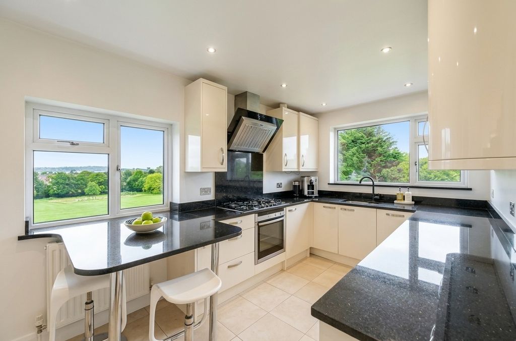 Property photo 3 of 11 6209583