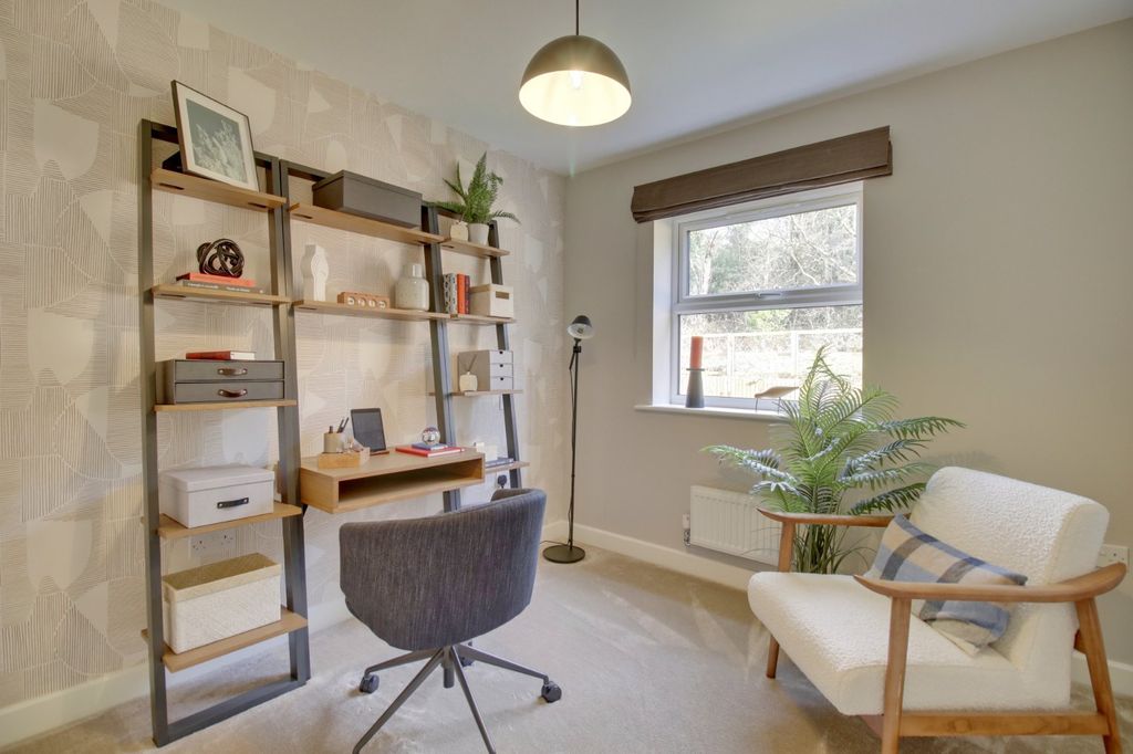 Additional image 14 of 4 bed detached house to rentPark Meadow Lane, Leeds, West Yorkshire LS12