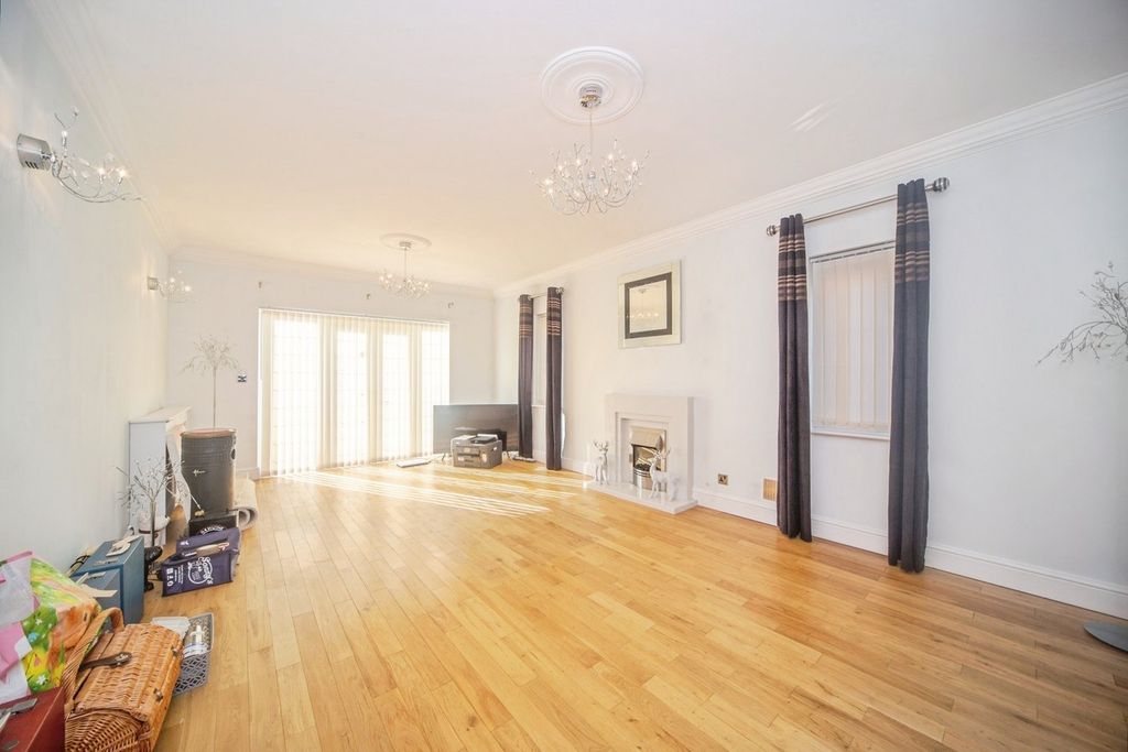 Property photo 3 of 19