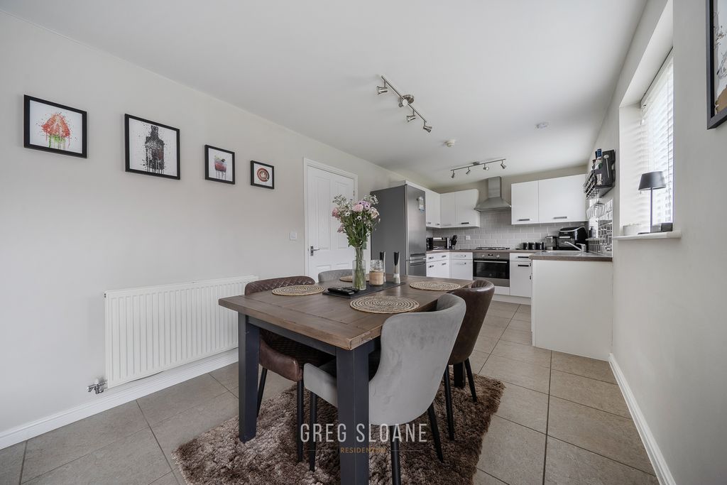 Property photo 2 of 17 1415883-9-69973c0d7Bb01