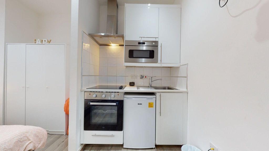 Property photo 2 of 9 Kitchen