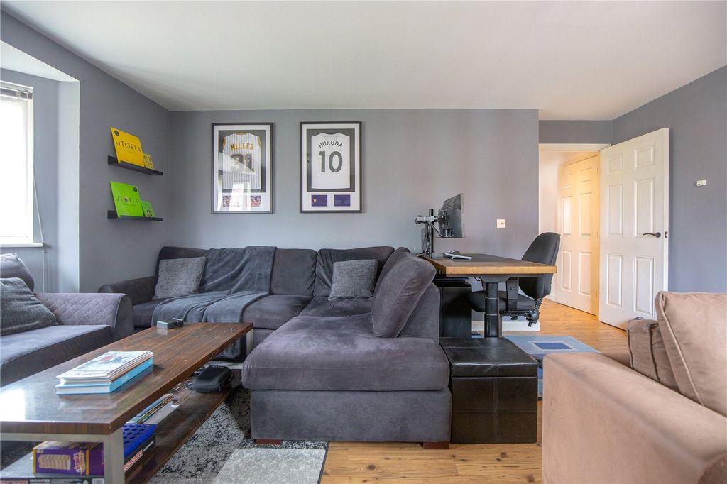 Property photo 2 of 14 Picture No. 15