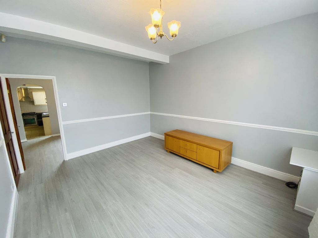 Property photo 3 of 12 Lounge