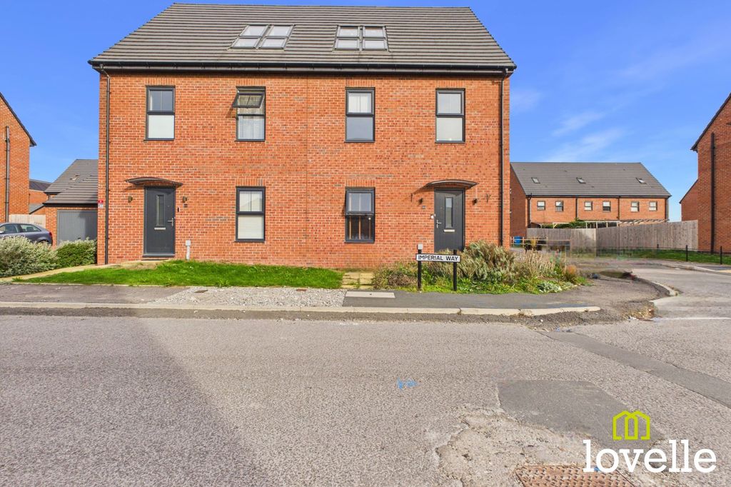 Property photo 1 of 32