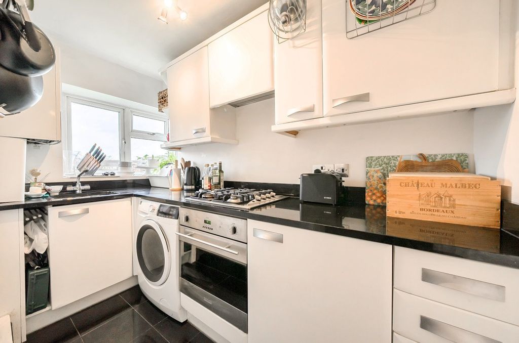 Property photo 2 of 9 Picture No. 48