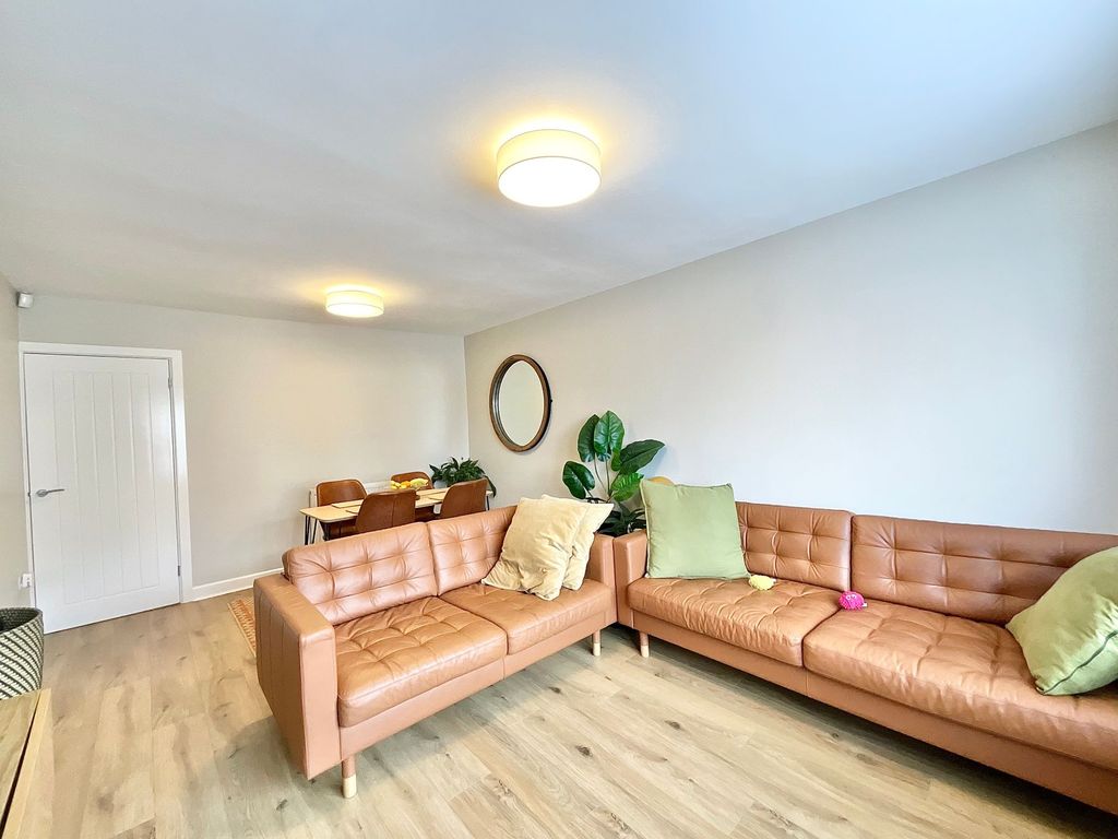 Property photo 2 of 25