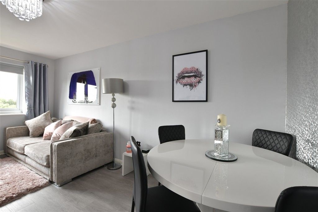 Property photo 3 of 10 Lounge/Dining Room