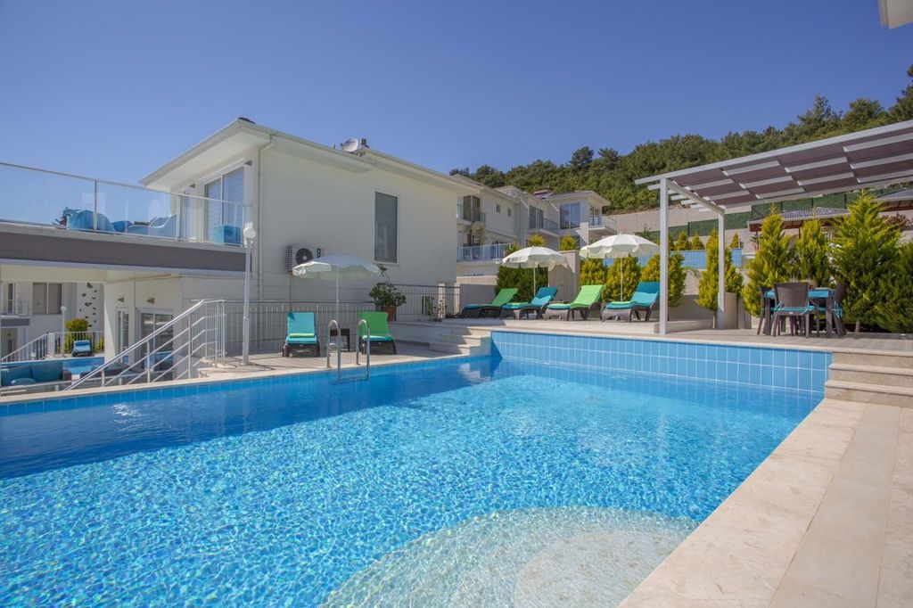 Property photo 3 of 24 A Glamorous 4-Bedroom Fethiye Property For Sale - Large Infinity Pool