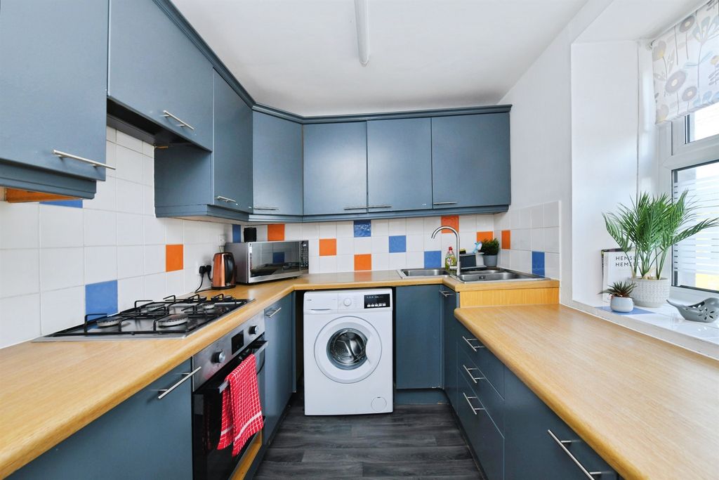 Property photo 3 of 30