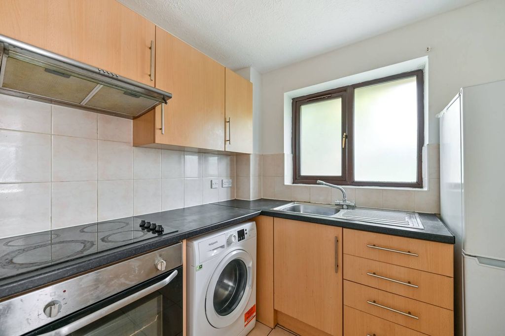 Property photo 3 of 8